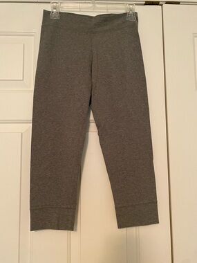 American Eagle Outfitters Gray Stretch Capri Leggings